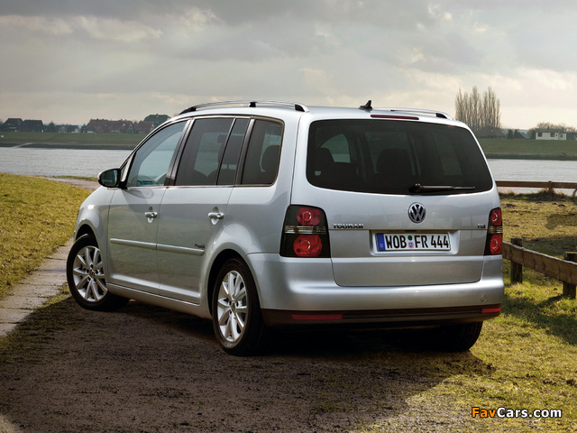 Volkswagen Touran Freestyle 2009 images (640 x 480)