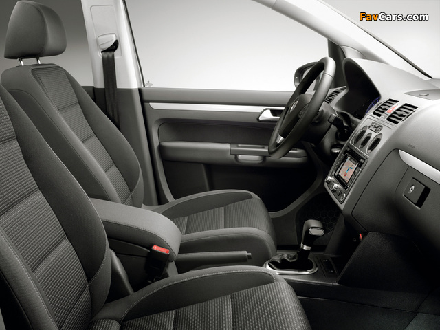 Volkswagen Touran Freestyle 2009 photos (640 x 480)