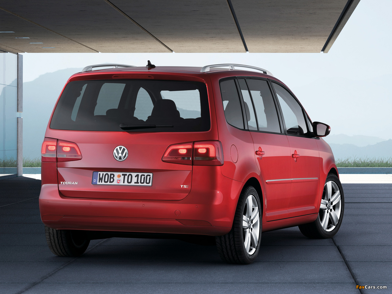 Volkswagen Touran 2010 images (1280 x 960)