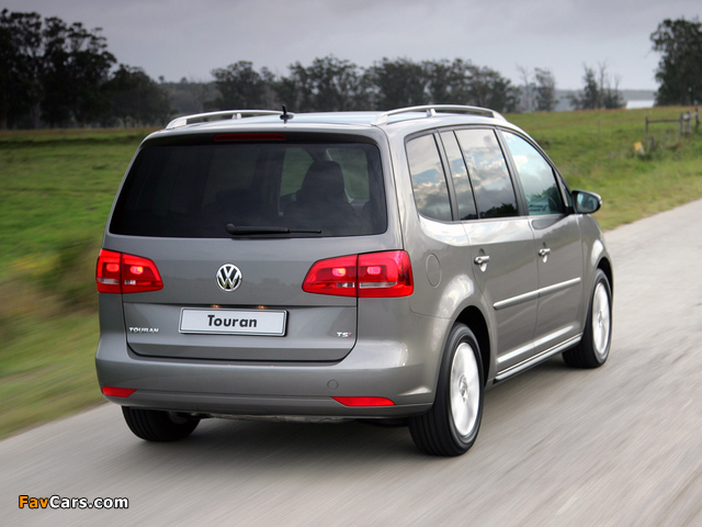 Volkswagen Touran ZA-spec 2010 images (640 x 480)