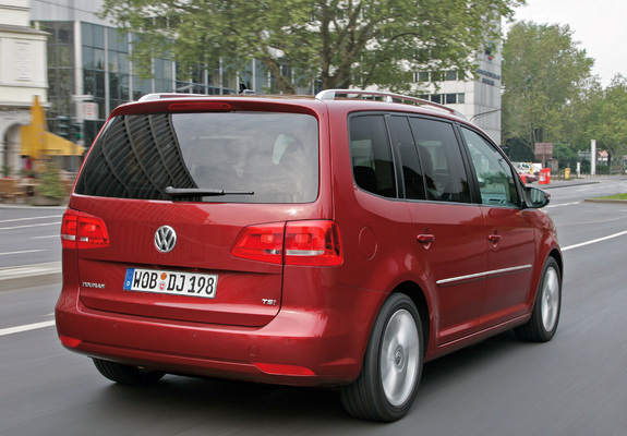 Volkswagen Touran 2010 images
