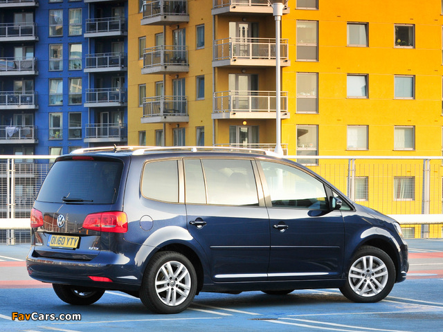 Volkswagen Touran UK-spec 2010 photos (640 x 480)