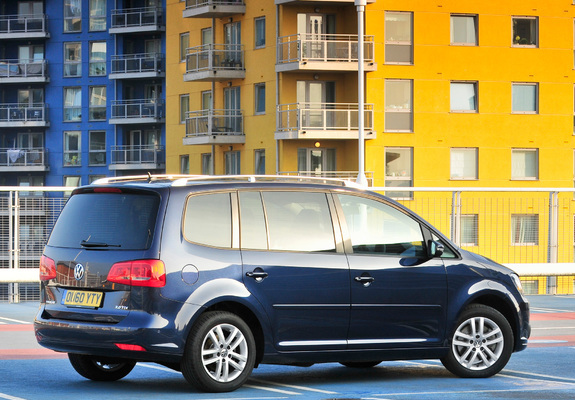 Volkswagen Touran UK-spec 2010 photos