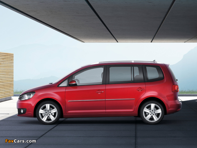 Volkswagen Touran 2010 pictures (640 x 480)