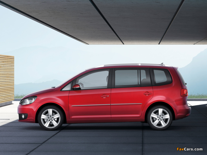 Volkswagen Touran 2010 pictures (800 x 600)