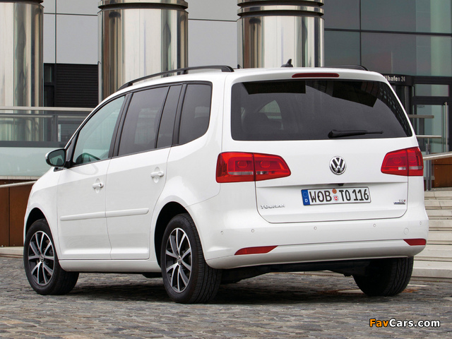 Volkswagen Touran TDI BlueMotion 2010 pictures (640 x 480)