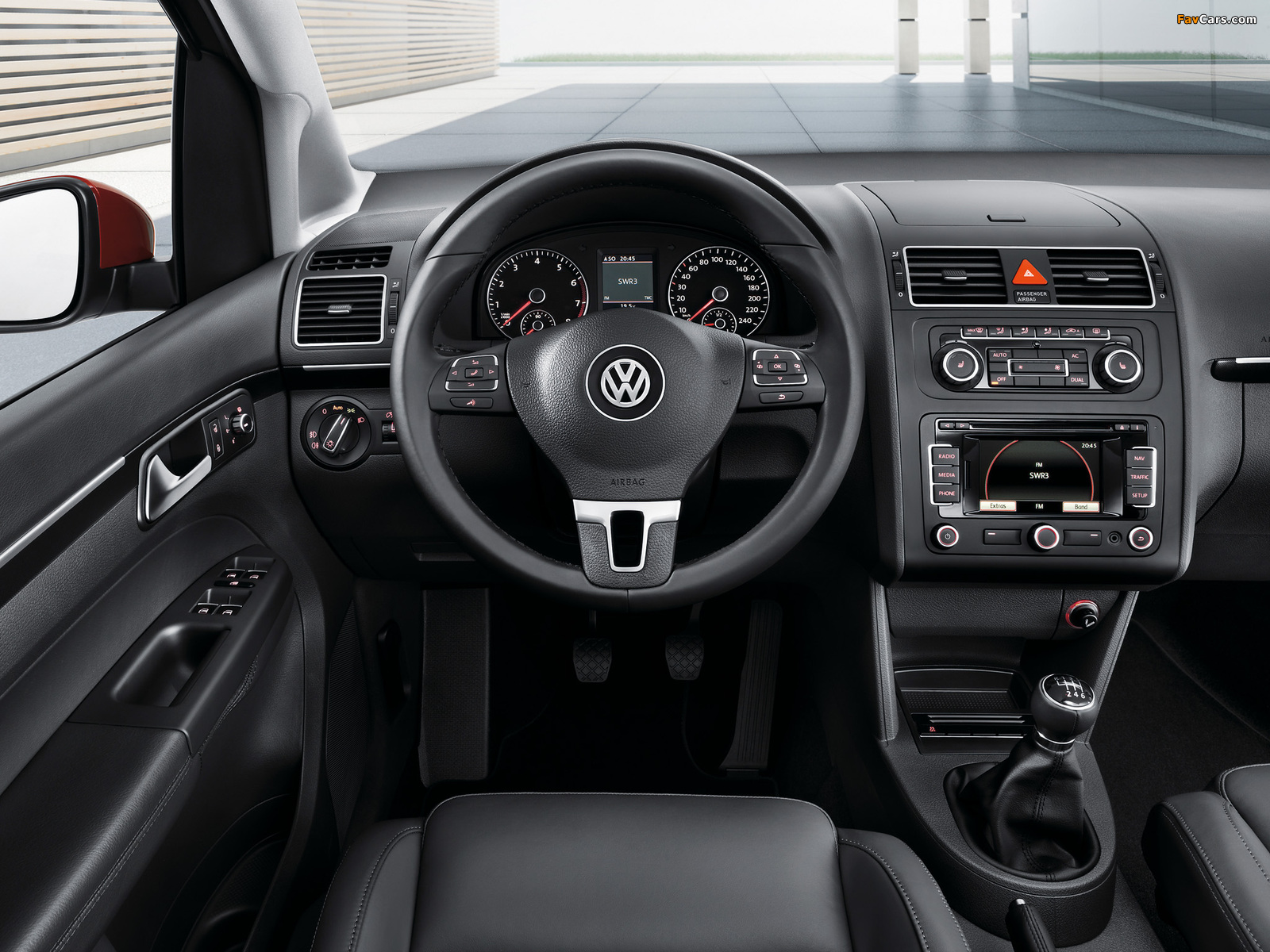 Volkswagen Touran 2010 wallpapers (1600 x 1200)