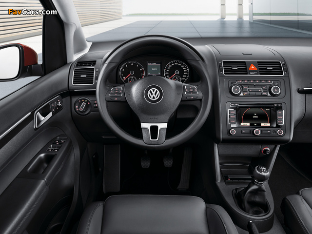 Volkswagen Touran 2010 wallpapers (640 x 480)