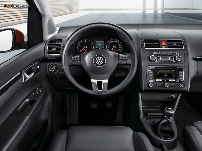 Volkswagen Touran 2010 wallpapers (800 x 600)