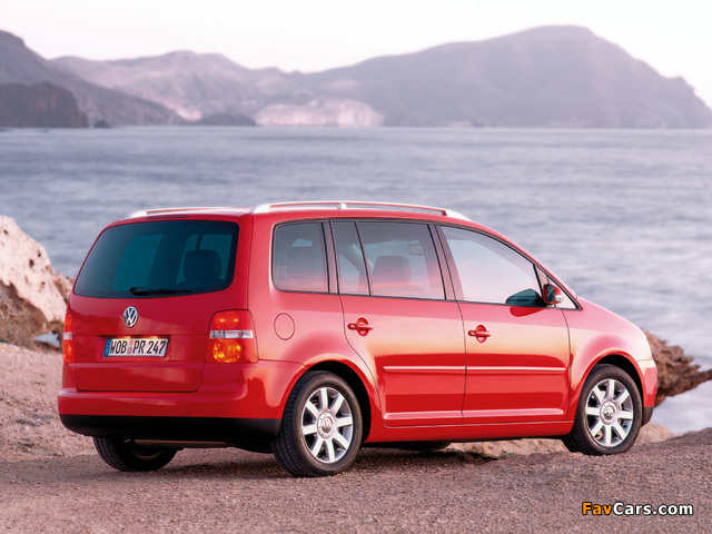 Volkswagen Touran 2003–06 wallpapers (640 x 480)