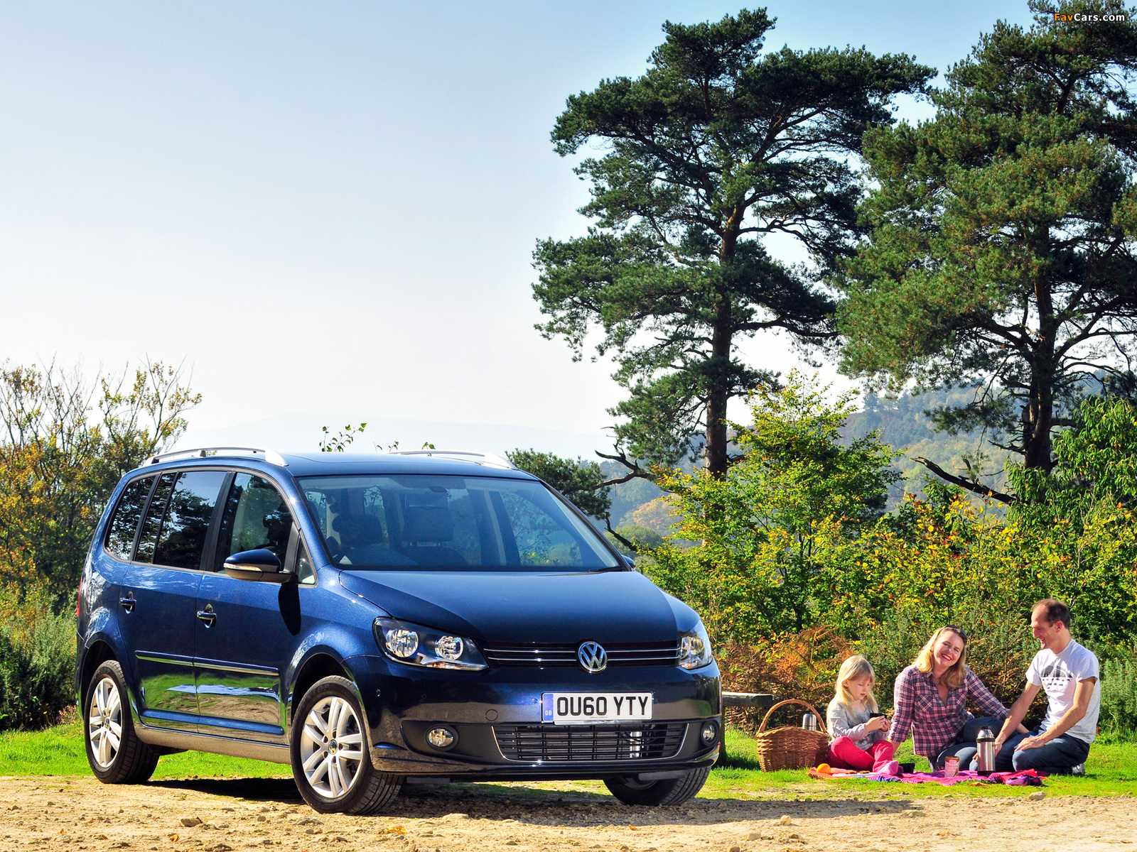 Volkswagen Touran UK-spec 2010 wallpapers (1600 x 1200)