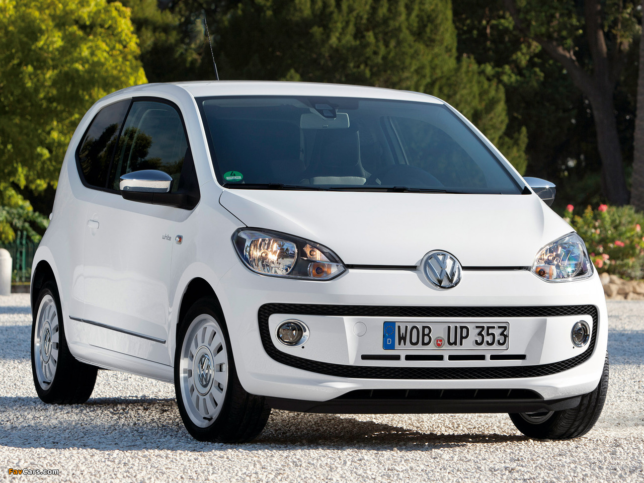 Volkswagen up! White 3-door 2011 images (1280 x 960)