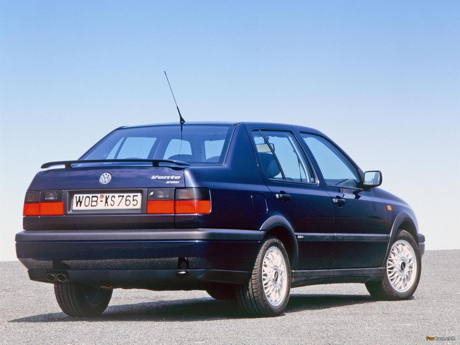 Images of Volkswagen Vento VR6 1992–98 (1600 x 1200)