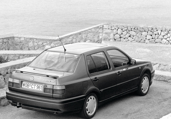 Volkswagen Vento GT 1991–98 pictures
