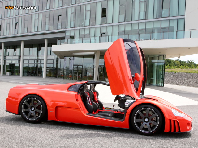 Photos of Volkswagen W12 Coupe Concept 2001 (640 x 480)