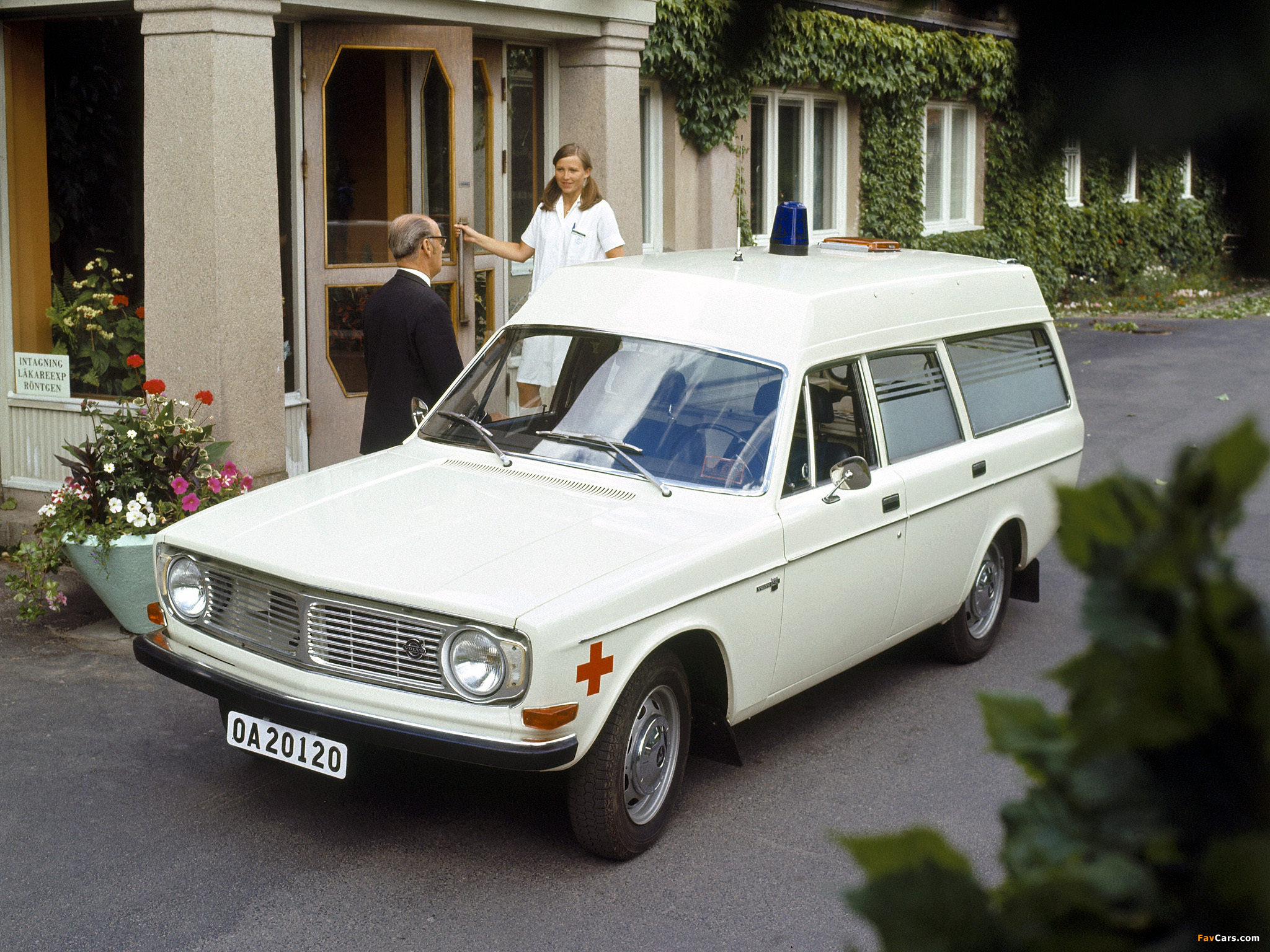 Images of Volvo 145 Express Ambulance 1972 (2048 x 1536)
