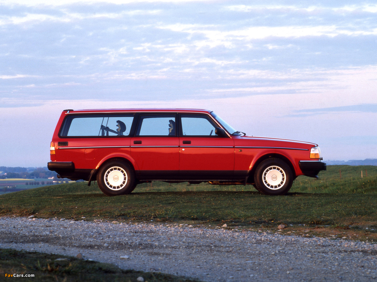Photos of Volvo 240 GLT 1989–93 (1280 x 960)