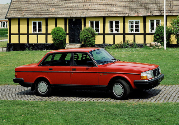 Volvo 240 GL 1986–93 photos