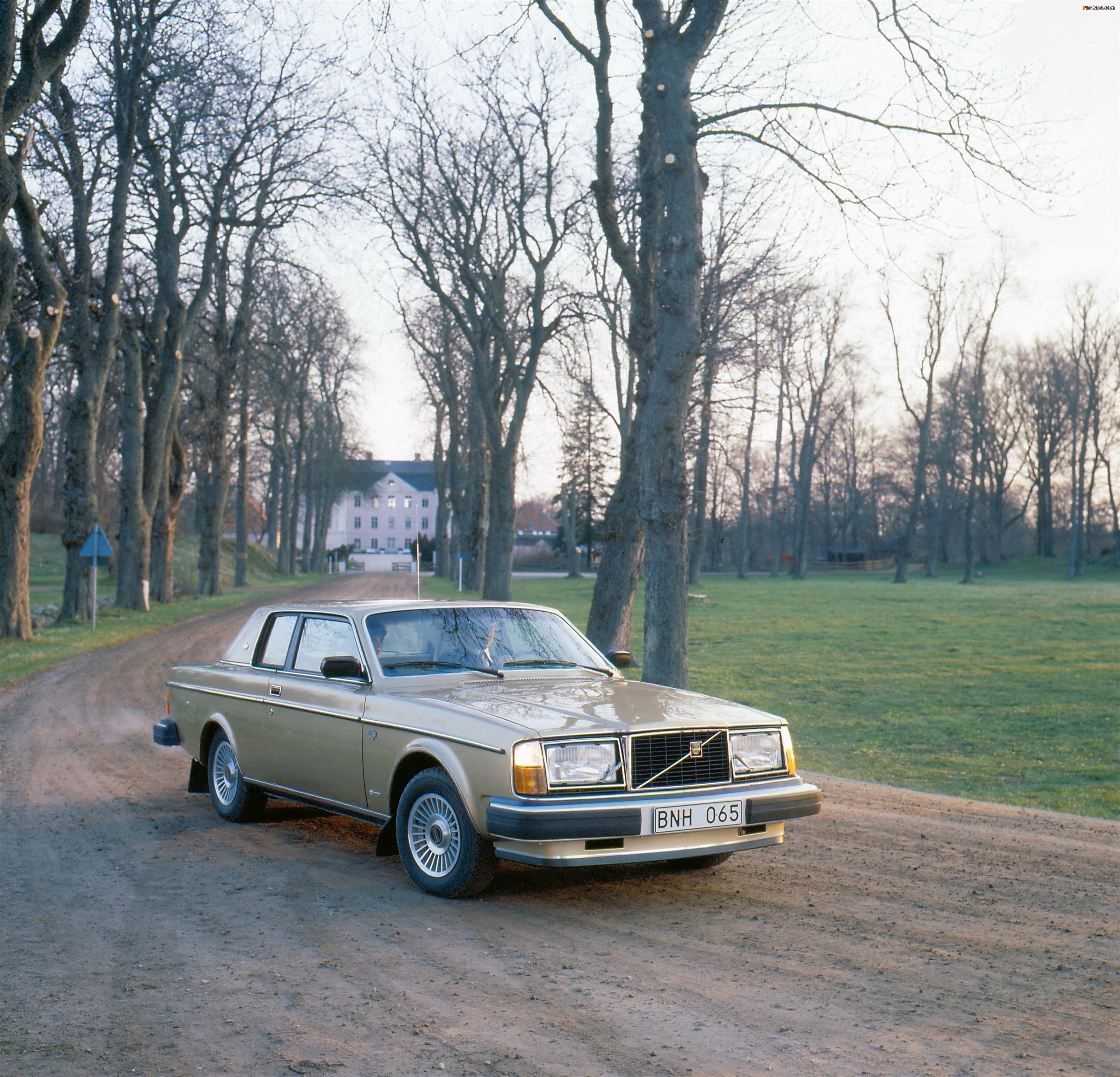 Volvo 262 C 1977–81 wallpapers (3534 x 3400)