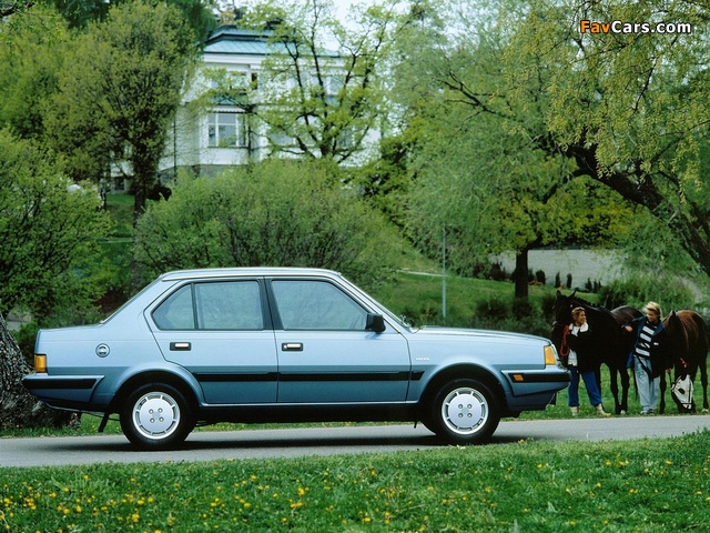 Pictures of Volvo 360 Sedan 1983–91 (640 x 480)