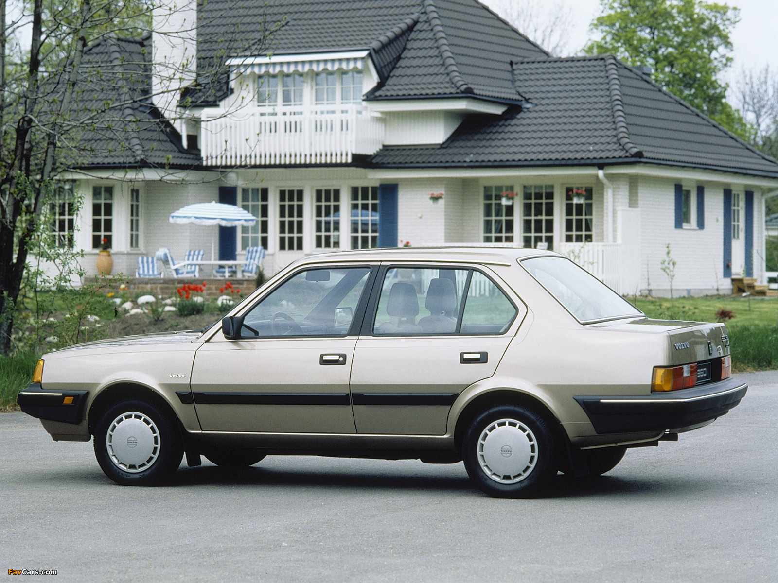 Volvo 360 Sedan 1983–91 pictures (1600 x 1200)