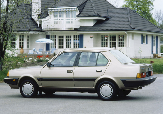 Volvo 360 Sedan 1983–91 pictures