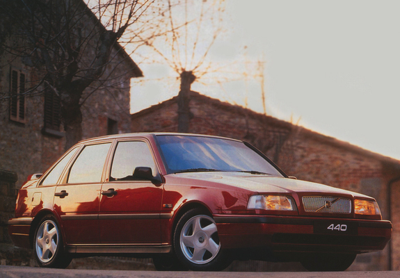 Pictures of Volvo 440 1994–96