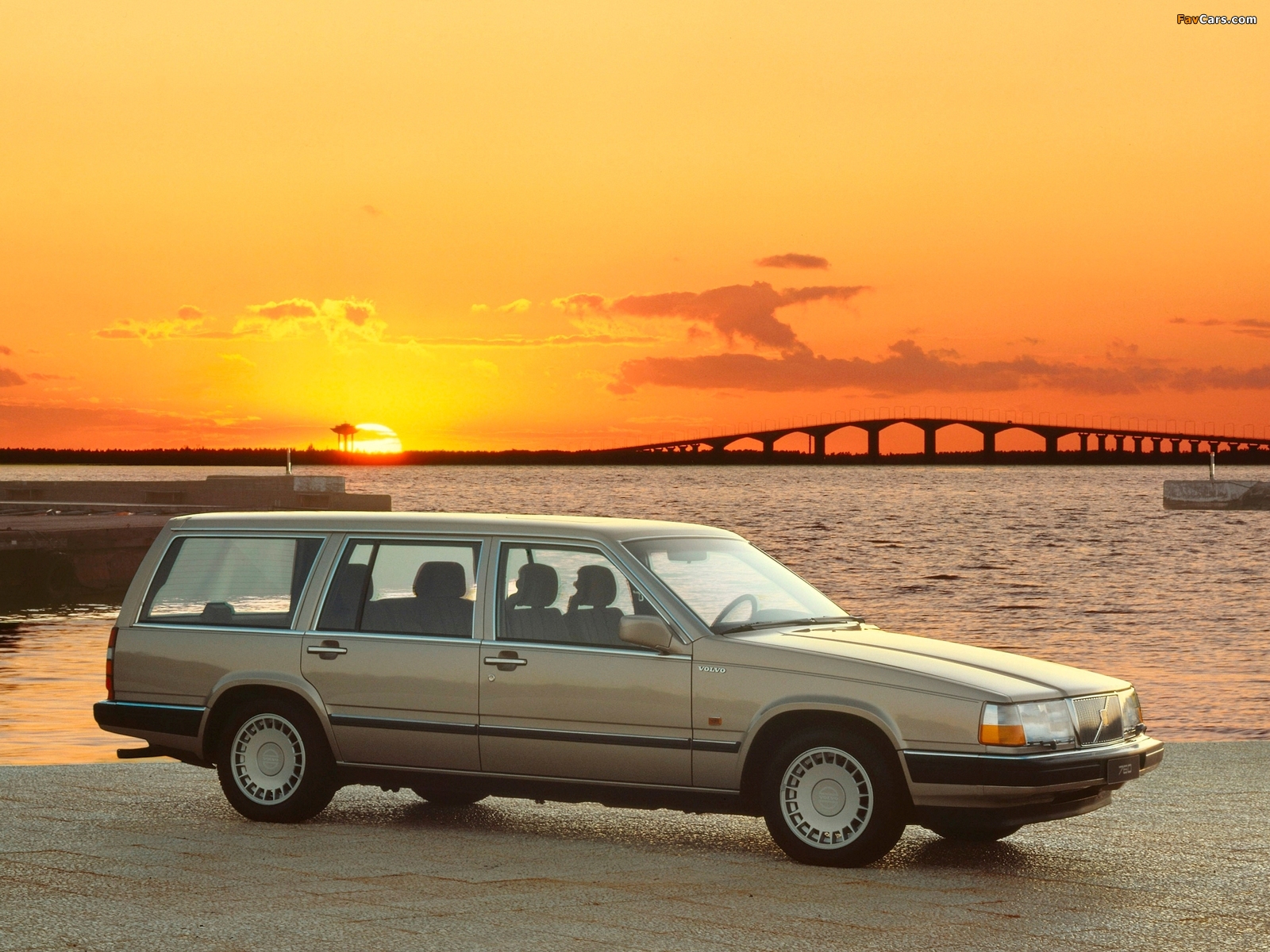 Photos of Volvo 760 GLE Kombi 1988–90 (1600 x 1200)