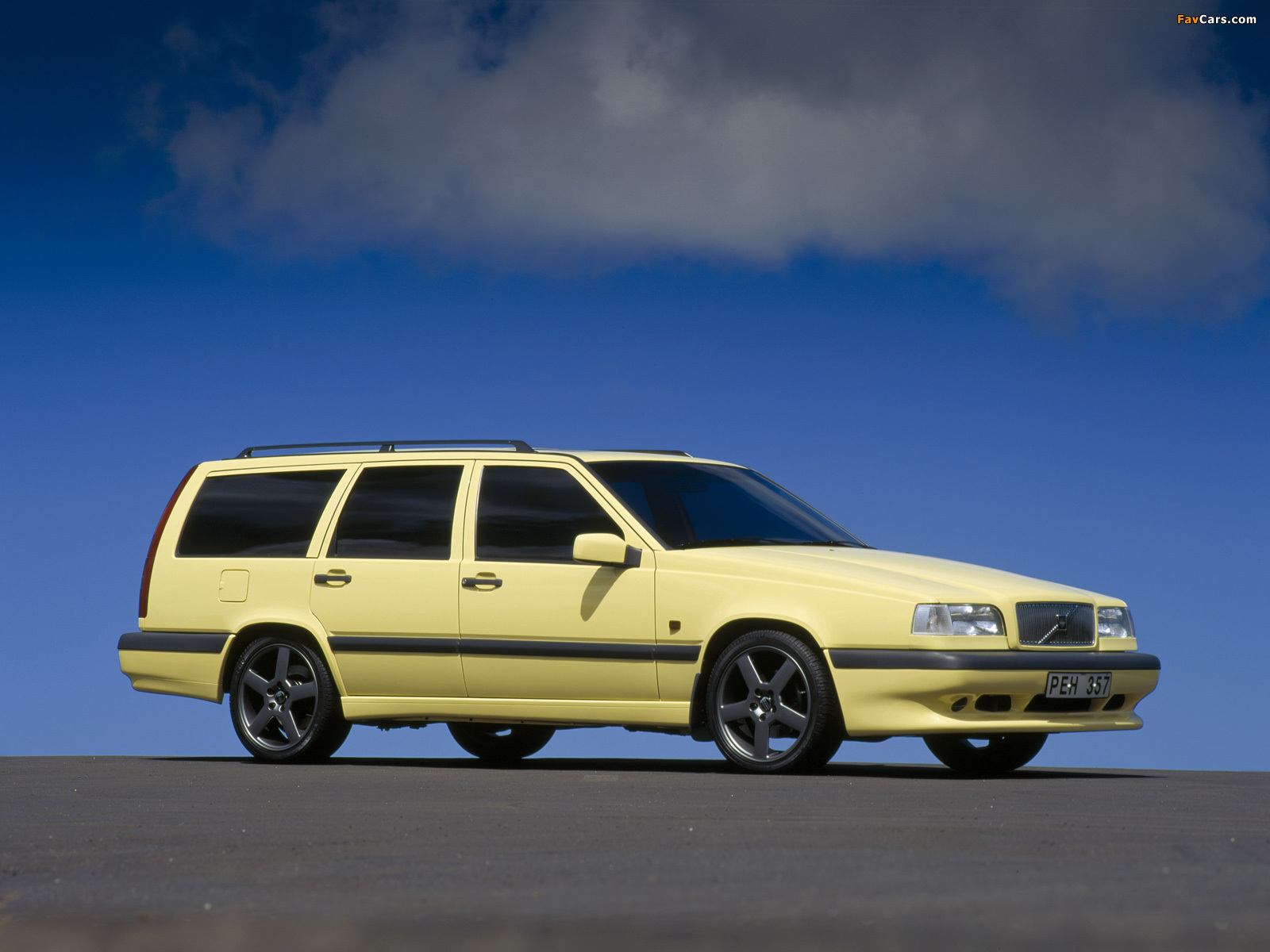 Images of Volvo 850 T5 R Kombi 1995–96 (1600 x 1200)