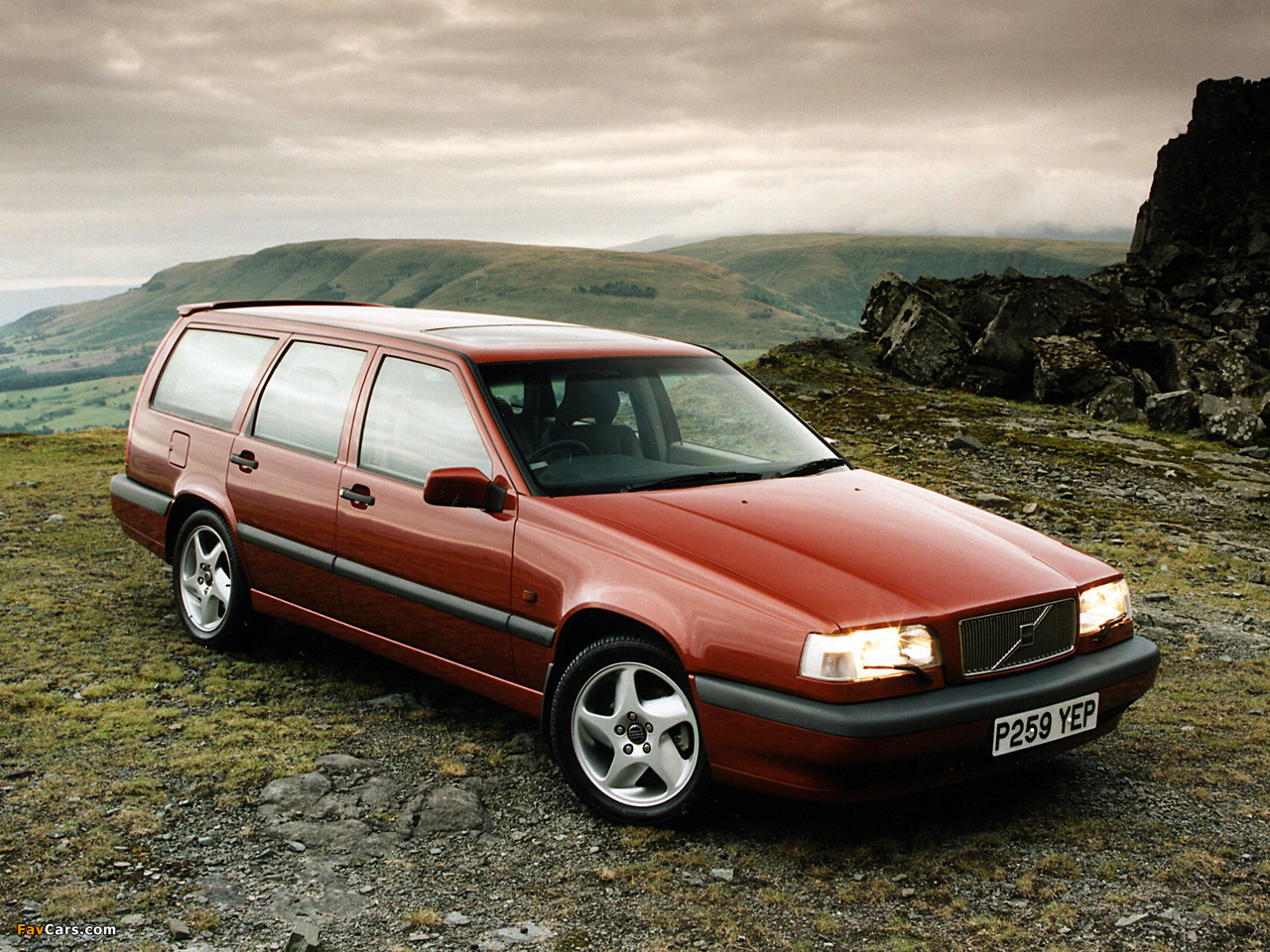 Photos of Volvo 850 Kombi UK-spec 1992–96 (1280 x 960)