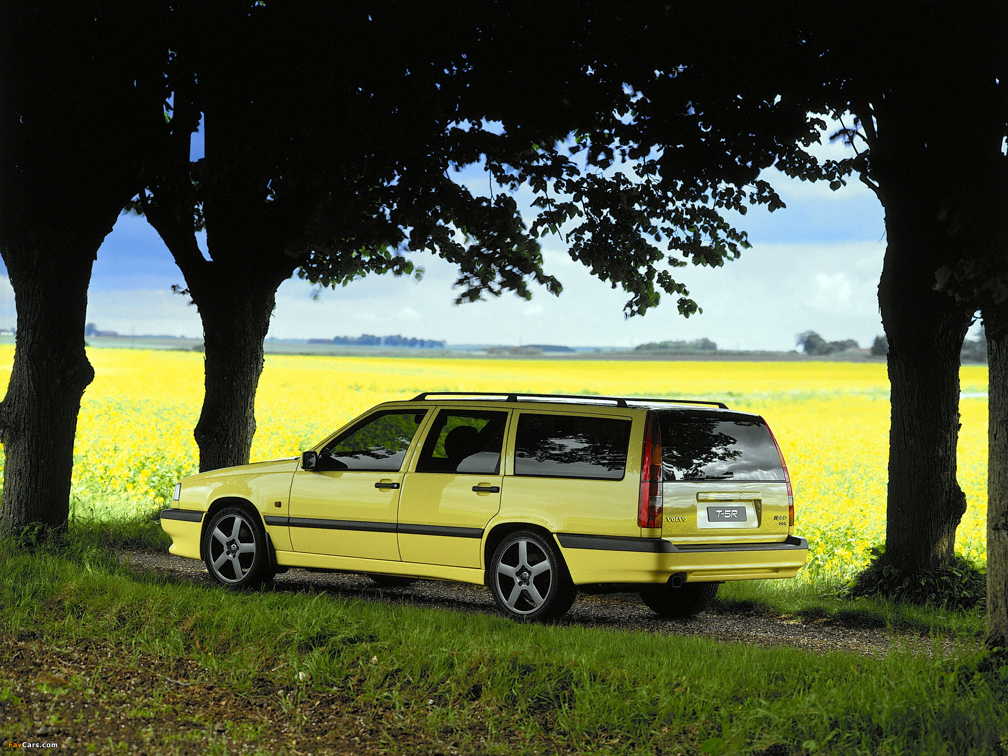 Pictures of Volvo 850 T5 R Kombi 1995–96 (2048 x 1536)