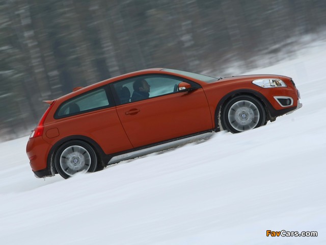 Photos of Volvo C30 2.0D UK-spec 2010 (640 x 480)