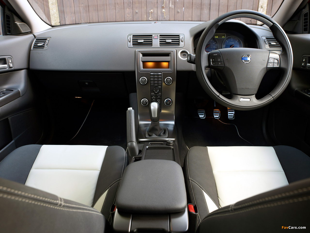 Volvo C30 R-Design DRIVe Efficiency UK-spec 2009 pictures (1280 x 960)