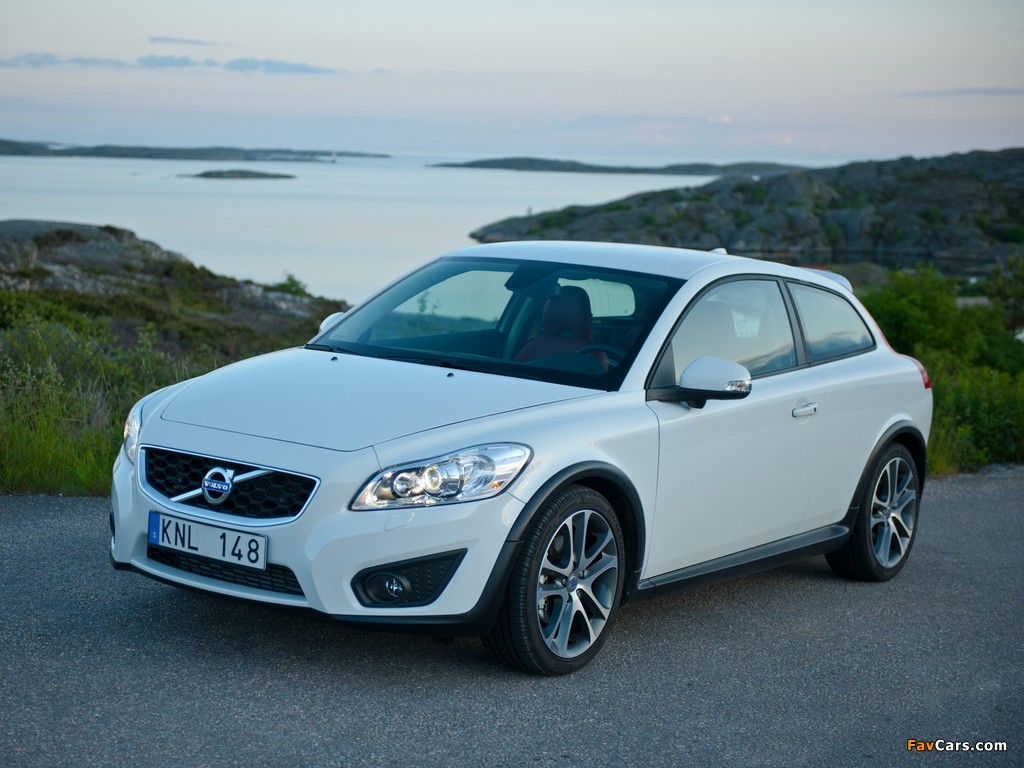 Volvo C30 T5 2009 wallpapers (1024 x 768)