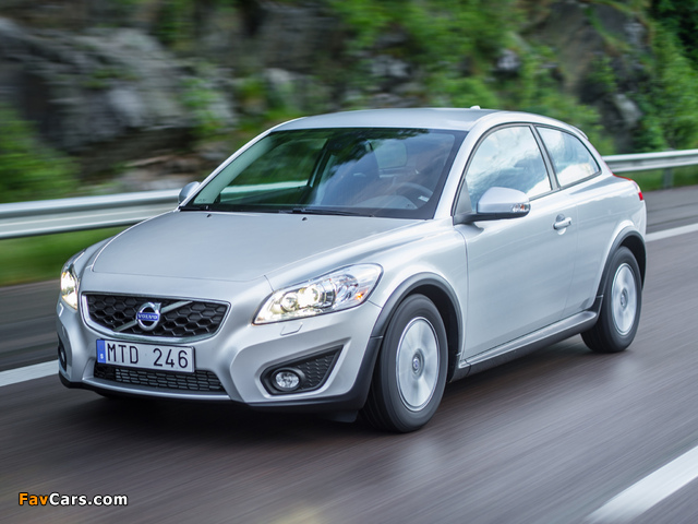 Volvo C30 D2 2009 wallpapers (640 x 480)