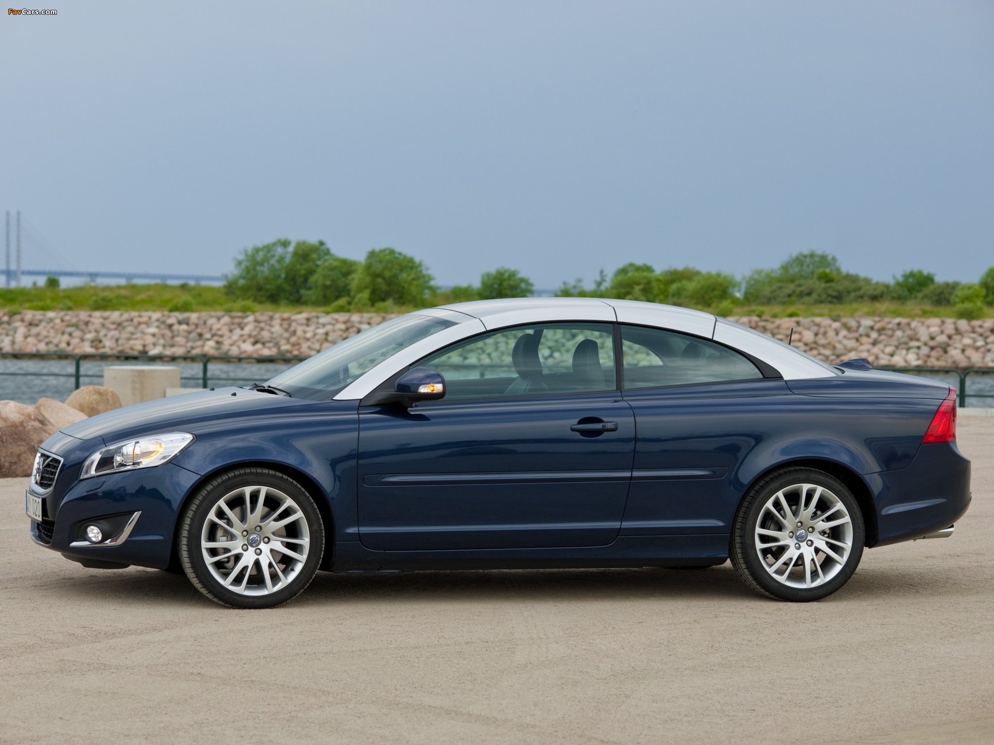 Images of Volvo C70 D3 2010 (2048 x 1536)