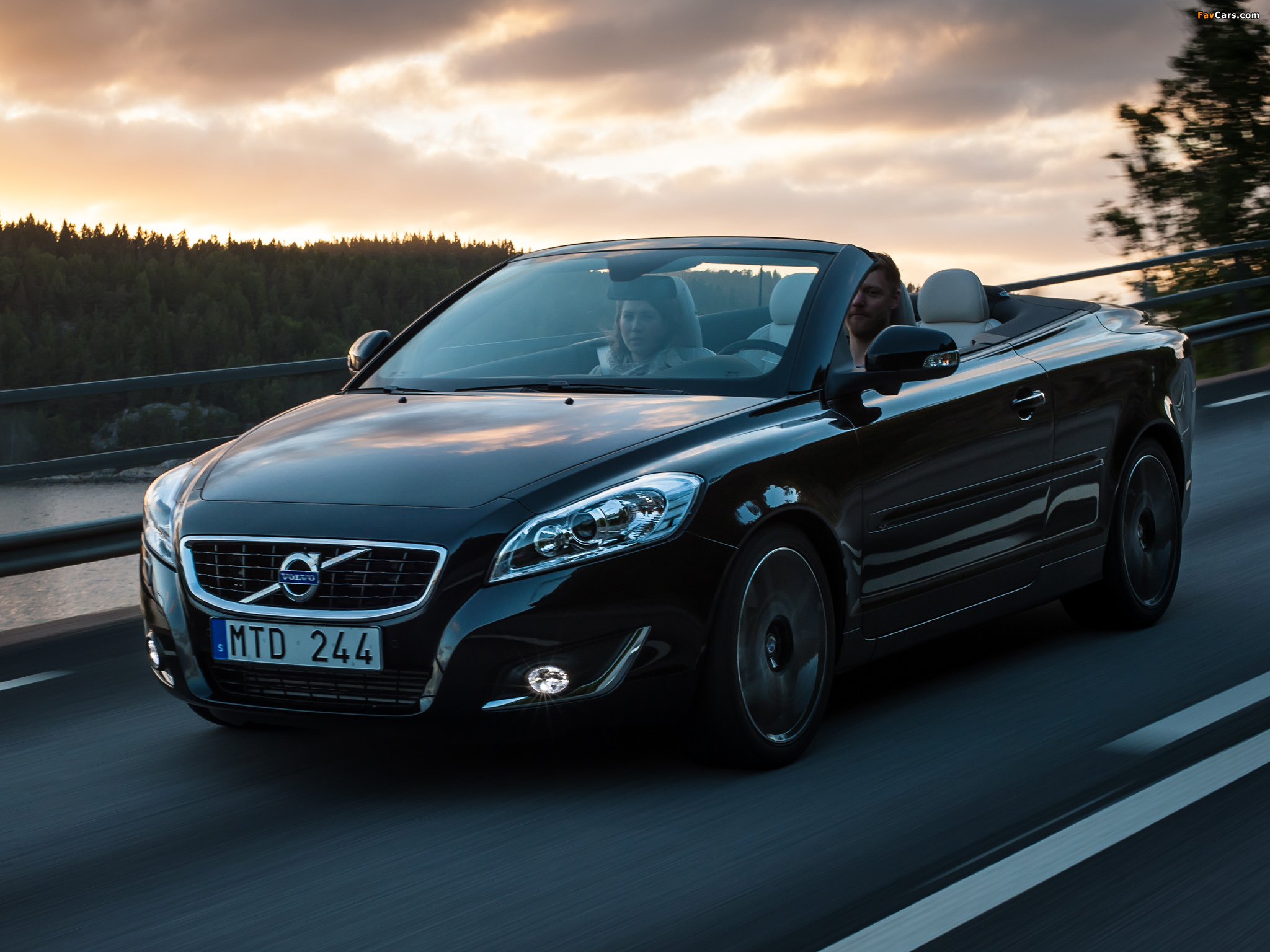 Images of Volvo C70 D3 2010 (2048 x 1536)