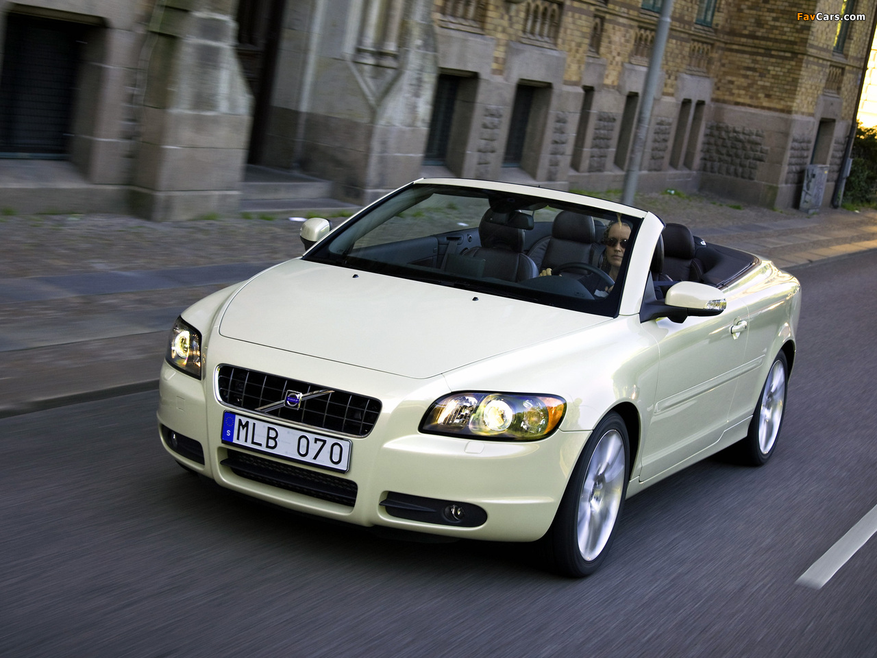 Pictures of Volvo C70 T5 2005–09 (1280 x 960)