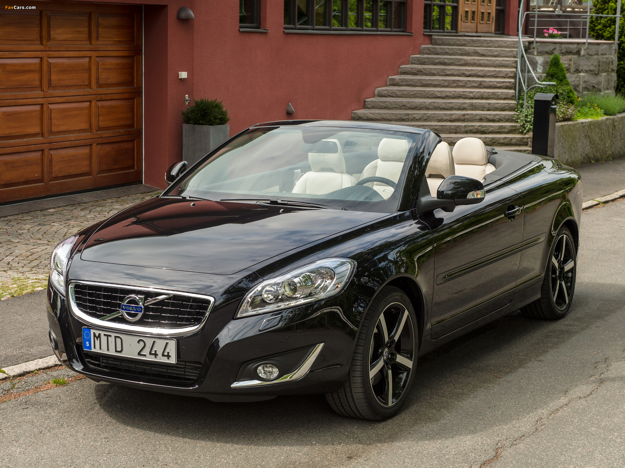 Pictures of Volvo C70 D3 2010 (2048 x 1536)