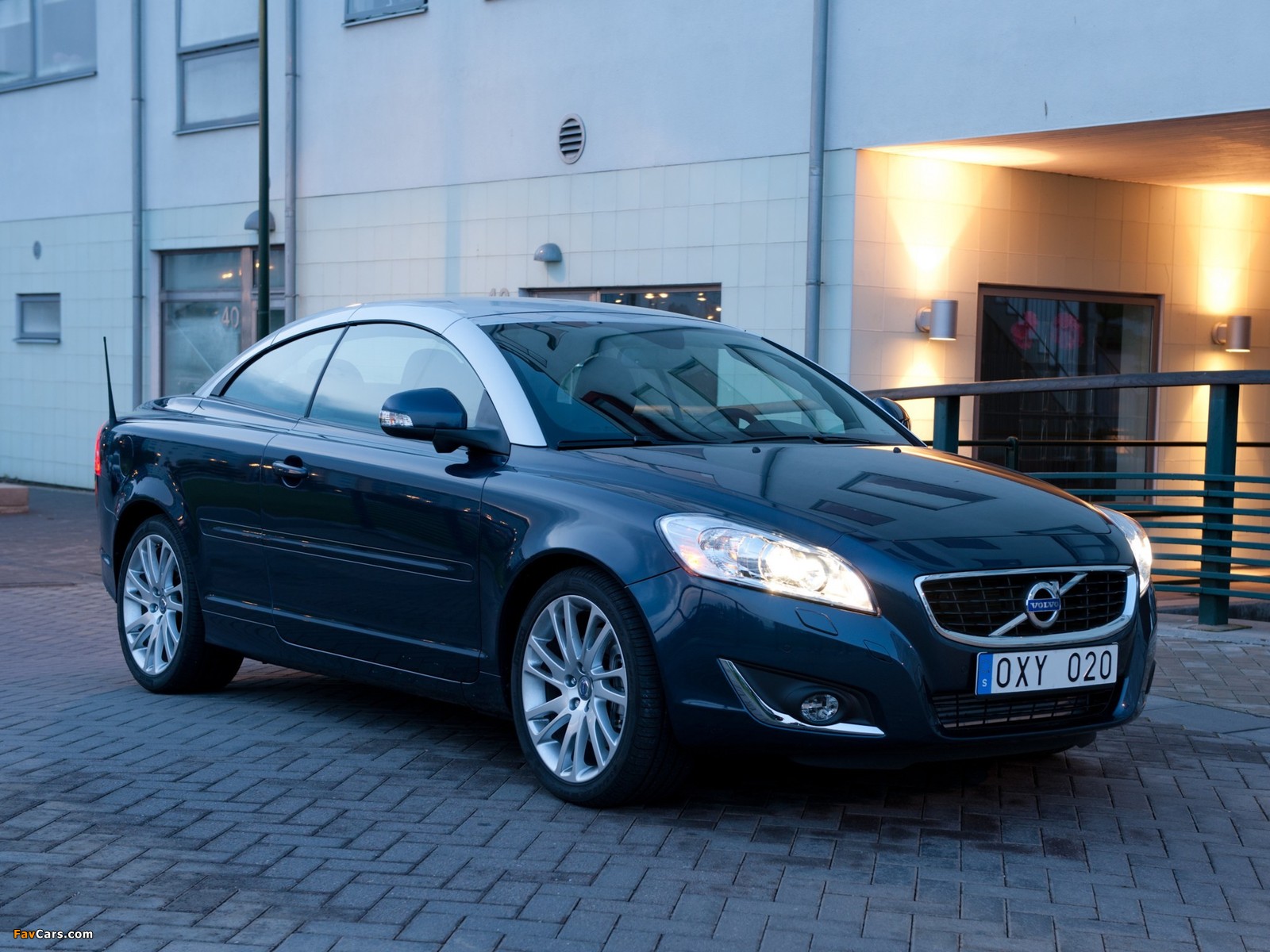 Volvo C70 D3 2010 images (1600 x 1200)