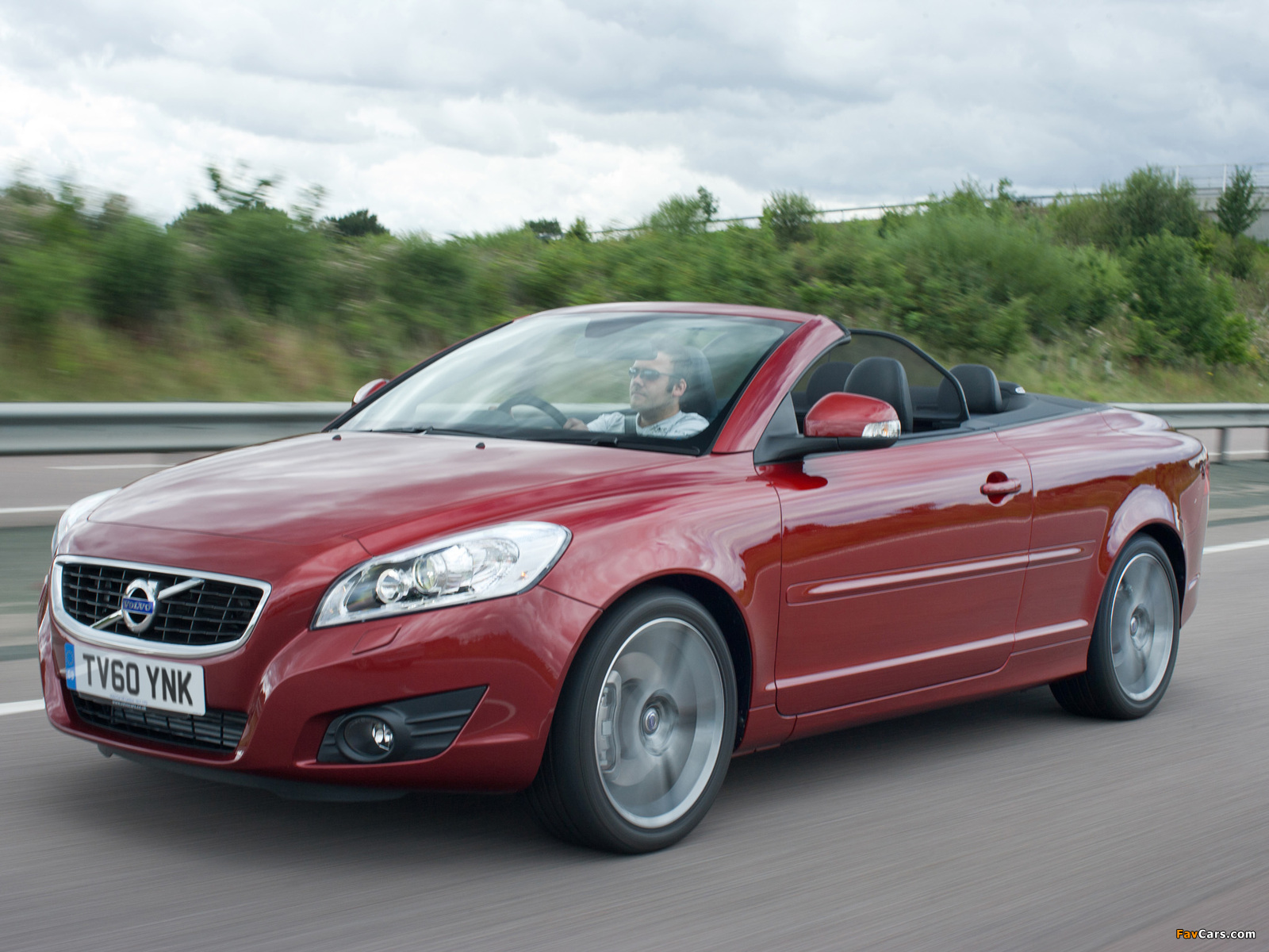 Volvo C70 D3 UK-spec 2010 images (1600 x 1200)