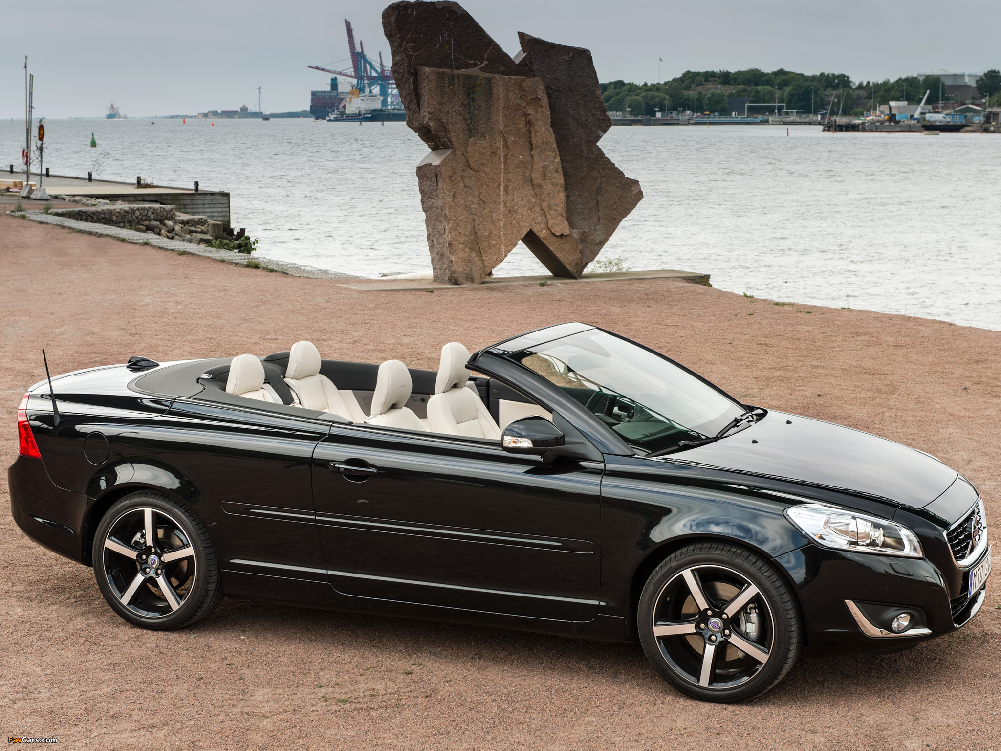 Volvo C70 D3 2010 images (2048 x 1536)