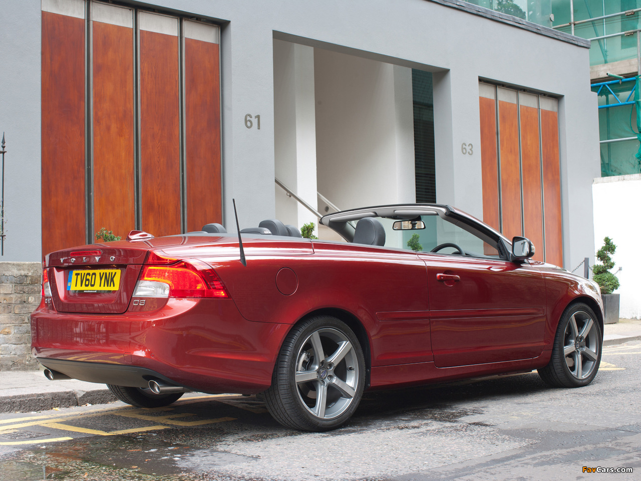 Volvo C70 D3 UK-spec 2010 photos (1280 x 960)