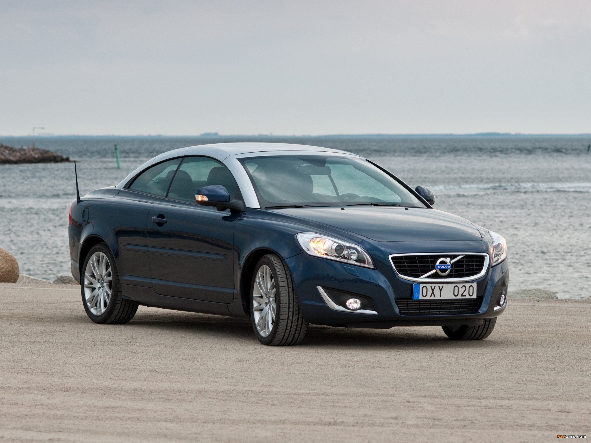 Volvo C70 D3 2010 pictures (2048 x 1536)