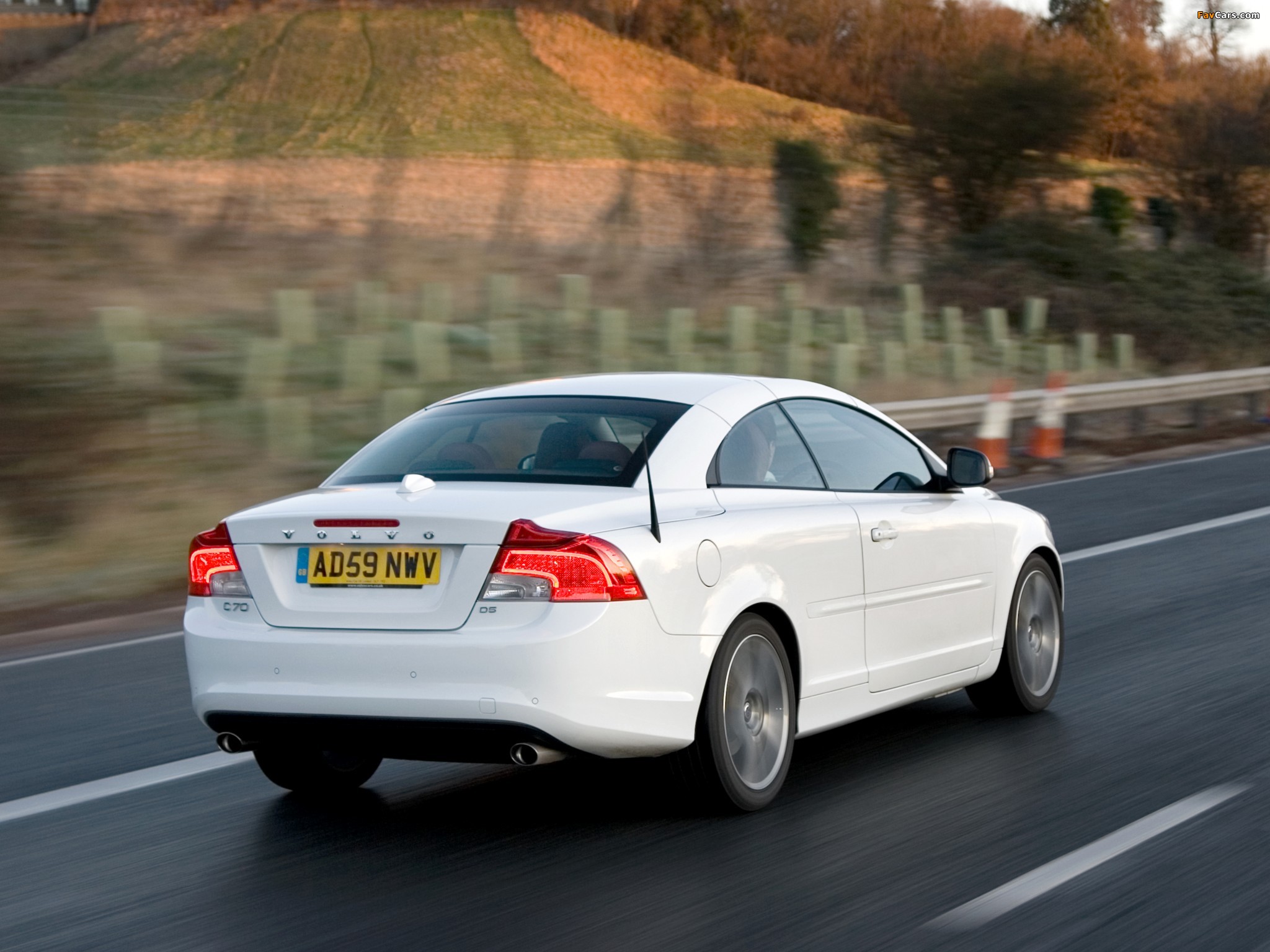 Volvo C70 D5 UK-spec 2010 wallpapers (2048 x 1536)