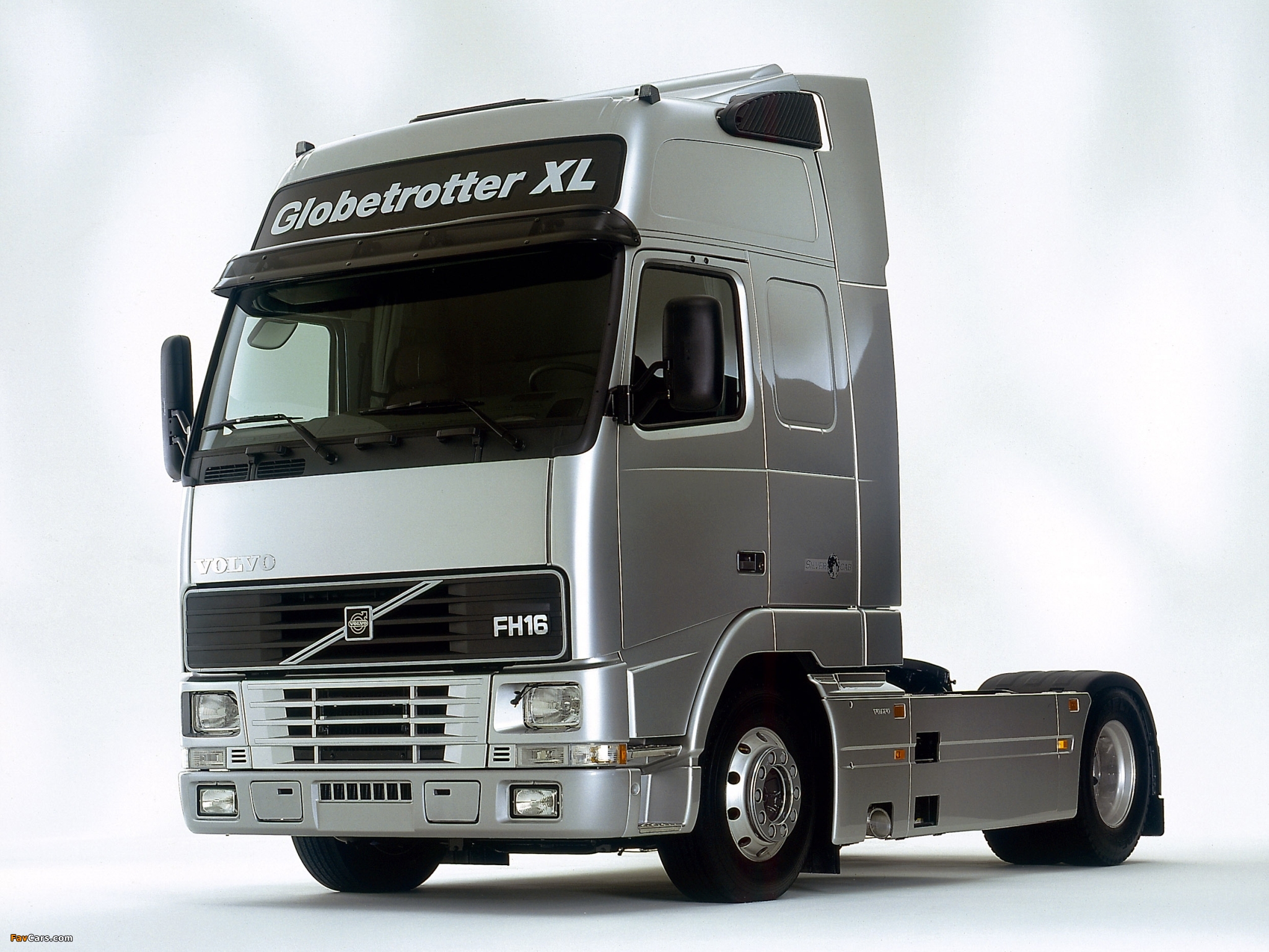 Images of Volvo FH16 Globetrotter XL Silver Cab 1995–2001 (2048 x 1536)