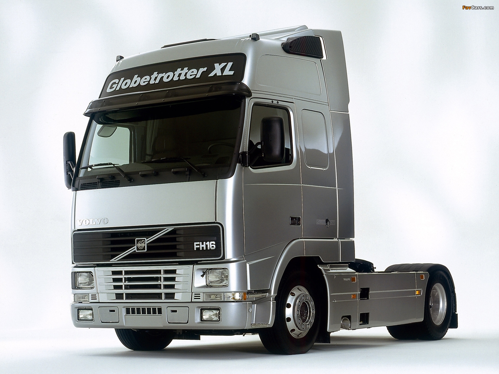 Images of Volvo FH16 Globetrotter XL Silver Cab 1995–2001 (1600 x 1200)