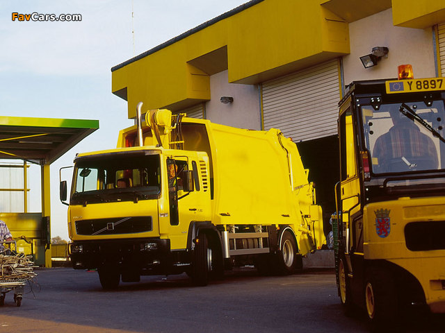 Photos of Volvo FL Rolloffcon 2000–06 (640 x 480)