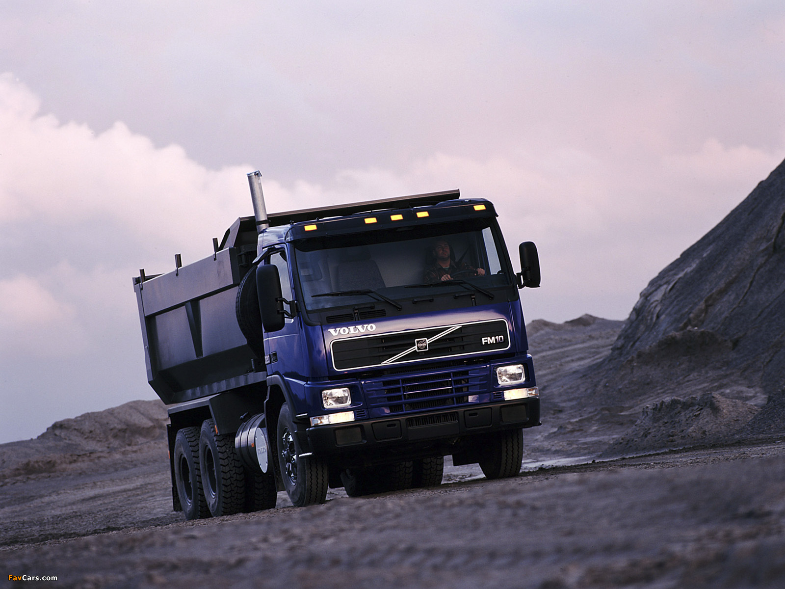 Pictures of Volvo FM10 6x4 Tipper 1998–2003 (1600 x 1200)
