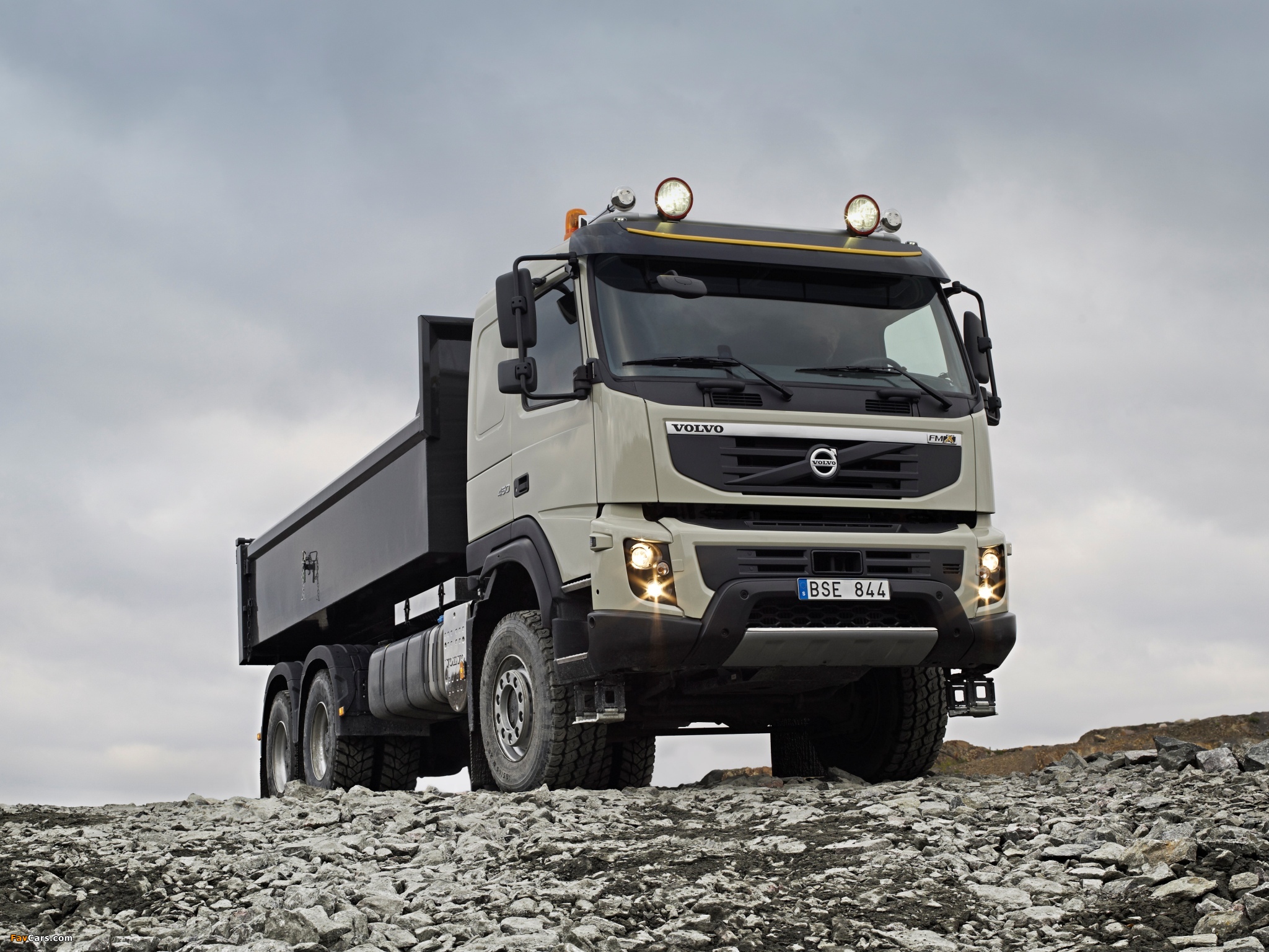 Volvo FMX 6x4 2010 pictures (2048 x 1536)